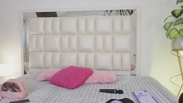 Anais aradia online show from March 2025 06:14:02 AM