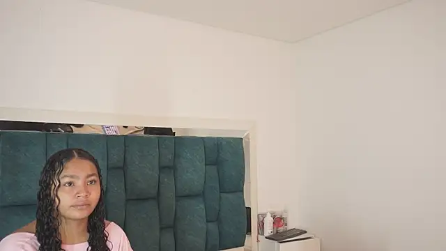 Anais aradia online show from July 2026 07:14:02 AM