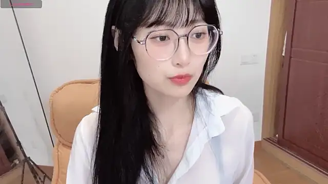 4uoki online show from October 2025 05:35:02 PM