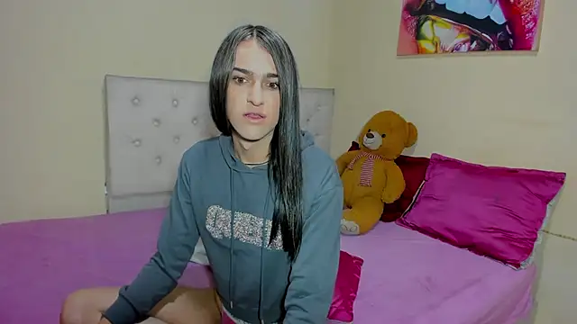 sweet1Girl online show from January 2025 12:01:01 PM