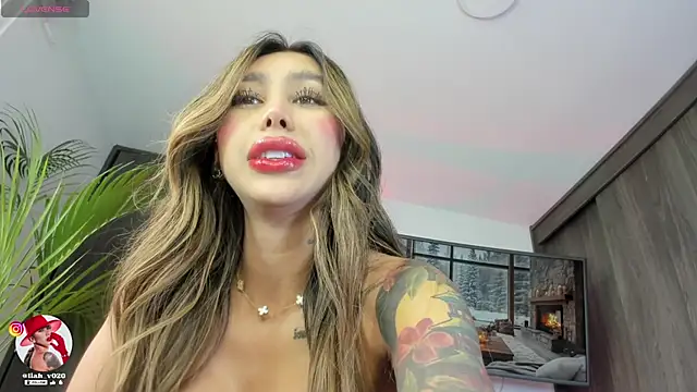 Snapshot of liah_v chatting on March 2025 09:37:01 PM liah v online show from March 2025 09:37:01 PM