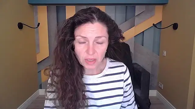 EllaLong online show from April 2026 11:18:02 AM