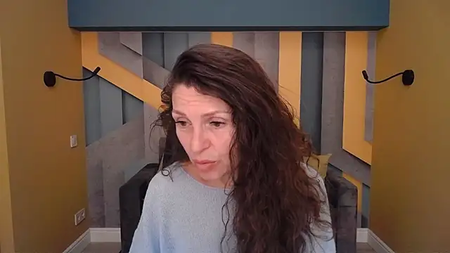 Snapshot of EllaLong chatting on April 2026 11:24:01 AM EllaLong online show from April 2026 11:24:01 AM