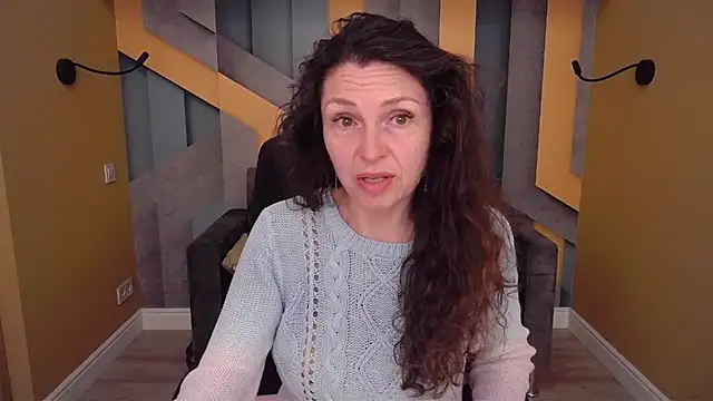 Snapshot of EllaLong chatting on April 2026 11:25:02 AM EllaLong online show from April 2026 11:25:02 AM
