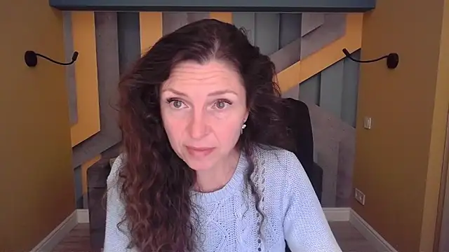 Snapshot of EllaLong chatting on May 2026 11:28:01 AM EllaLong online show from May 2026 11:28:01 AM