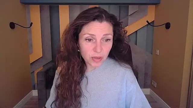 Snapshot of EllaLong chatting on May 2026 11:28:01 AM EllaLong online show from May 2026 11:28:01 AM