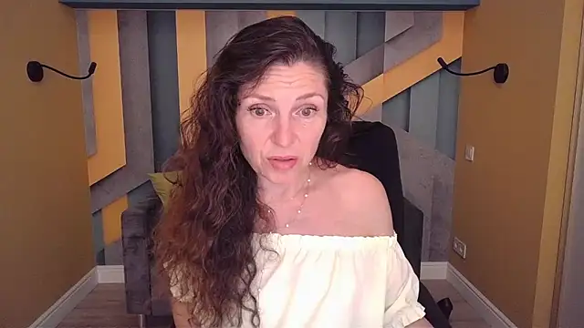 Snapshot of EllaLong chatting on May 2026 11:25:01 AM EllaLong online show from May 2026 11:25:01 AM