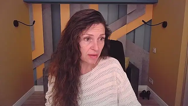Snapshot of EllaLong chatting on May 2026 11:18:02 AM EllaLong online show from May 2026 11:18:02 AM