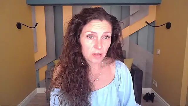Snapshot of EllaLong chatting on June 2026 11:26:02 AM EllaLong online show from June 2026 11:26:02 AM