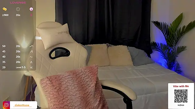 dakottaa  online show from December 2024 10:57:02 PM