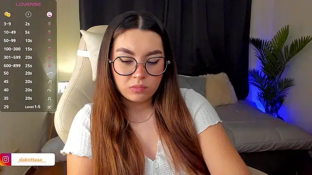 dakottaa  online show from October 2025 11:14:01 PM