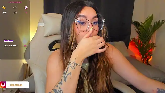 dakottaa  online show from March 2026 11:31:02 PM