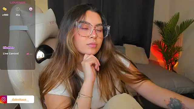 dakottaa  online show from April 2026 12:11:02 AM