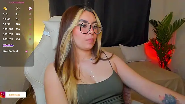 Snapshot of dakottaa_ chatting on July 2026 12:21:02 AM dakottaa online show from July 2026 12:21:02 AM