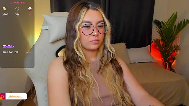 Snapshot of dakottaa_ chatting on July 2026 12:06:02 AM dakottaa online show from July 2026 12:06:02 AM