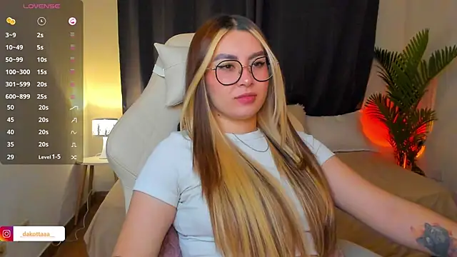 Snapshot of dakottaa_ chatting on July 2026 12:13:01 AM dakottaa online show from July 2026 12:13:01 AM