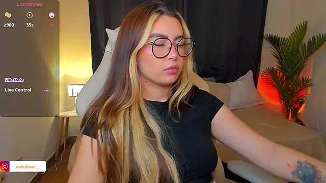Snapshot of dakottaa_ chatting on July 2026 01:41:02 AM dakottaa online show from July 2026 01:41:02 AM