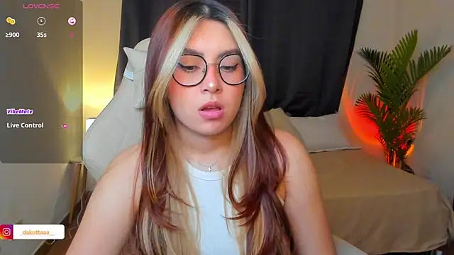 Snapshot of dakottaa_ chatting on July 2026 12:40:01 AM dakottaa online show from July 2026 12:40:01 AM