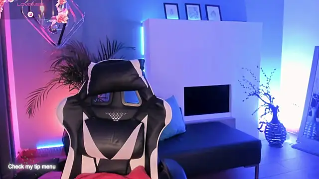 Megan inked online show from December 2025 03:01:02 AM