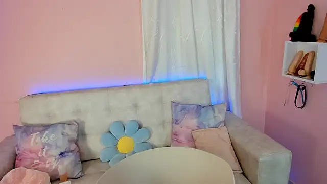 tinysara online show from December 2024 04:49:02 PM