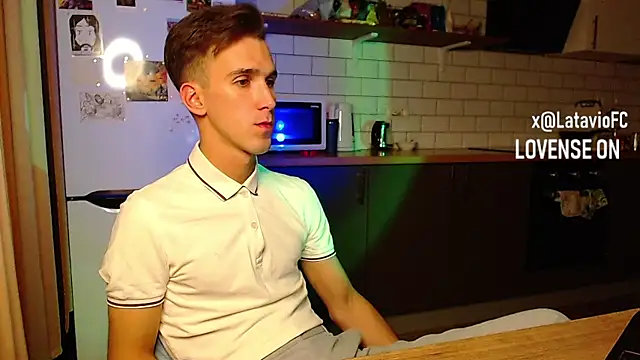 Snapshot of Midnighter_ chatting on September 2025 01:51:02 AM Midnighter online show from September 2025 01:51:02 AM