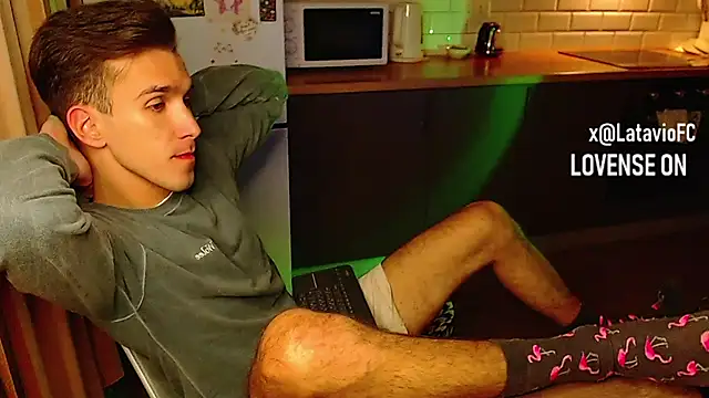 Snapshot of Midnighter_ chatting on September 2025 03:33:02 AM Midnighter online show from September 2025 03:33:02 AM