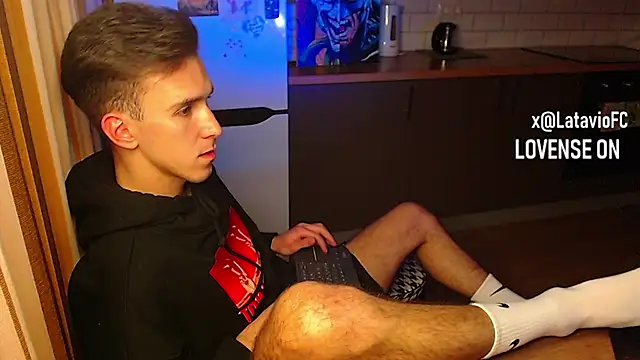 Snapshot of Midnighter_ chatting on October 2025 01:19:02 AM Midnighter online show from October 2025 01:19:02 AM