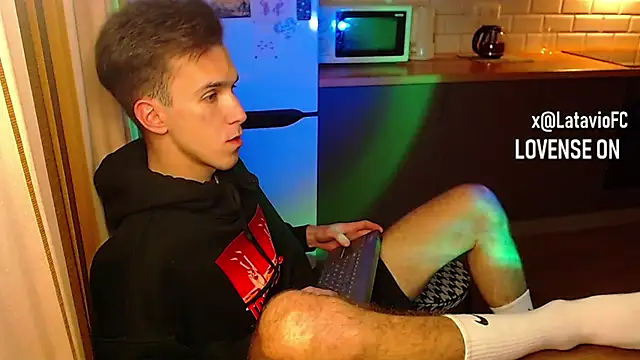 Snapshot of Midnighter_ chatting on October 2025 11:38:01 PM Midnighter online show from October 2025 11:38:01 PM