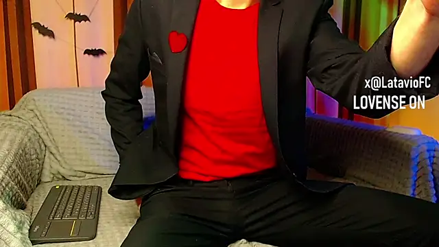 Snapshot of Midnighter_ chatting on October 2025 11:06:02 PM Midnighter online show from October 2025 11:06:02 PM