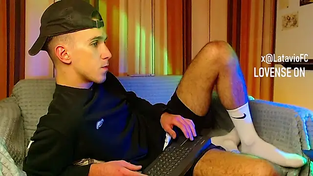 Snapshot of Midnighter_ chatting on November 2025 12:48:01 PM Midnighter online show from November 2025 12:48:01 PM