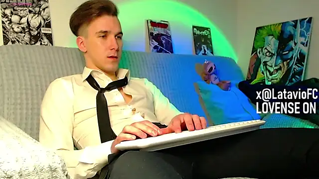 Snapshot of Midnighter_ chatting on May 2026 01:57:16 AM Midnighter online show from May 2026 01:57:16 AM