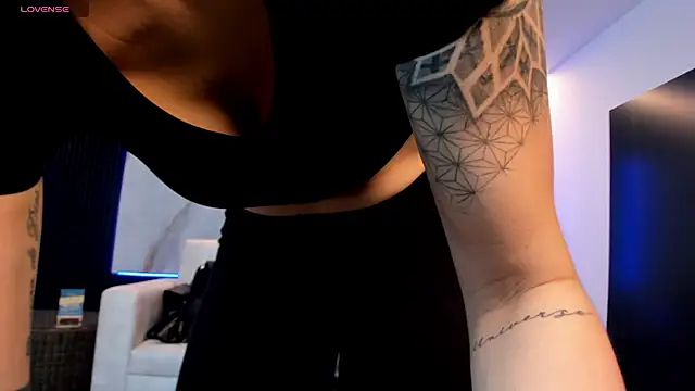 charlottewhitte online show from February 2026 11:58:02 AM