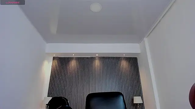 charlottewhitte online show from March 2026 12:32:01 PM