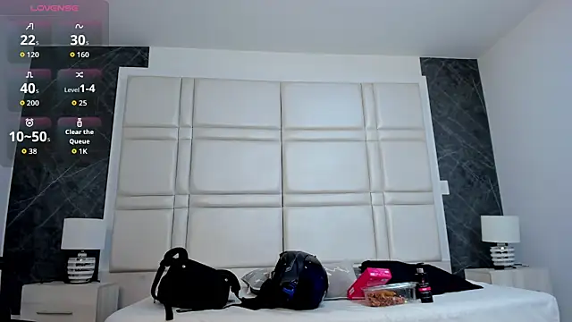 charlottewhitte online show from April 2026 10:54:01 AM