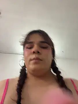 Snapshot of Violetacam_05 chatting on February 2026 03:02:01 PM Violetacam 05 online show from February 2026 03:02:01 PM