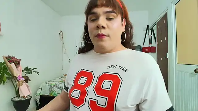 Snapshot of Violetacam_05 chatting on March 2026 08:40:02 AM Violetacam 05 online show from March 2026 08:40:02 AM