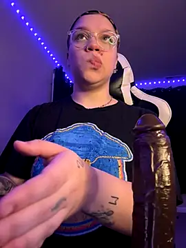 QueenNuttCollector online show from October 2025 09:54:02 AM