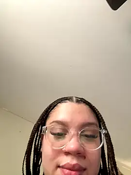 QueenNuttCollector online show from November 2025 05:28:02 PM