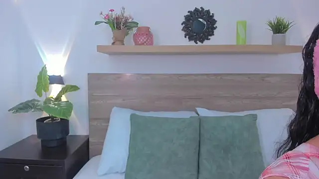 izaro22 online show from February 2026 12:56:02 PM