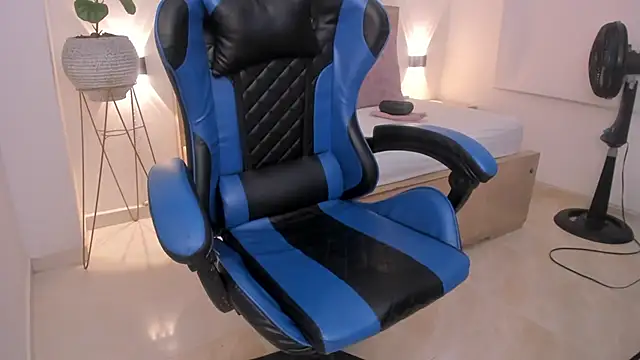 izaro22 online show from March 2026 01:29:02 PM