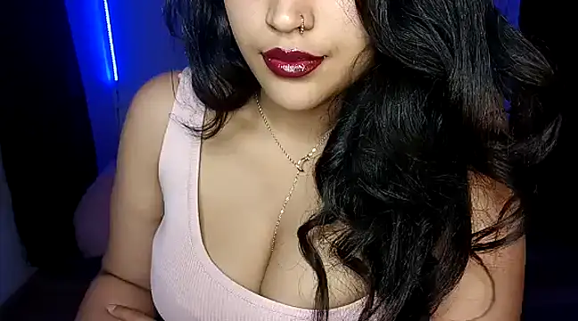 Snapshot of Lucy_kanne chatting on January 2025 10:43:02 PM Lucy kanne online show from January 2025 10:43:02 PM