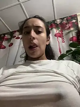 Snapshot of Vaiolet_a chatting on December 2024 11:57:02 PM Vaiolet a online show from December 2024 11:57:02 PM