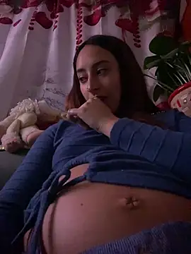 Snapshot of Vaiolet_a chatting on December 2024 01:50:01 AM Vaiolet a online show from December 2024 01:50:01 AM