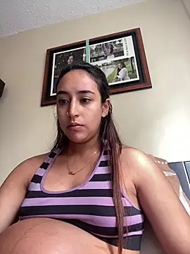 Snapshot of Vaiolet_a chatting on January 2025 06:19:01 PM Vaiolet a online show from January 2025 06:19:01 PM