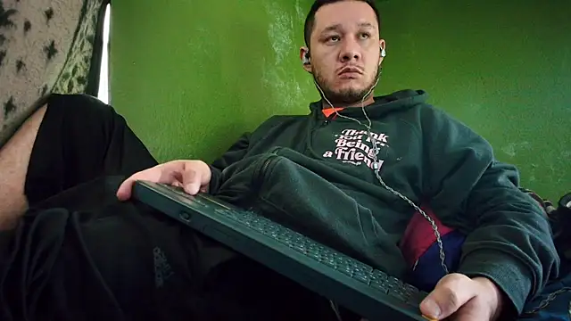 Snapshot of sweet_cock28 chatting on December 2024 03:20:02 PM sweet cock28 online show from December 2024 03:20:02 PM