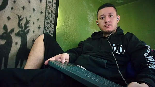 Snapshot of sweet_cock28 chatting on January 2025 03:39:02 PM sweet cock28 online show from January 2025 03:39:02 PM