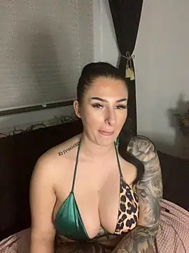 Snapshot of Mia-Bremer chatting on March 2025 12:00:01 AM Mia-Bremer online show from March 2025 12:00:01 AM