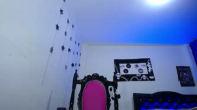 pinky violeta online show from December 2024 04:56:02 AM