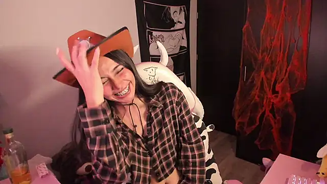 amber yull online show from October 2025 01:28:01 AM