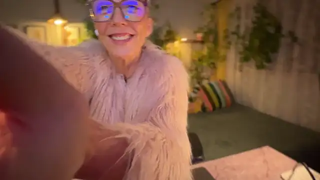 Snapshot of sunniedayz_ chatting on November 2025 01:32:02 PM sunniedayz online show from November 2025 01:32:02 PM